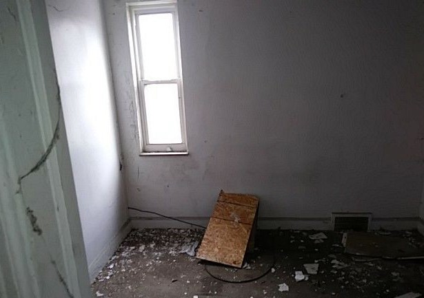 10741 E Outer Drive second floor 8.jpg